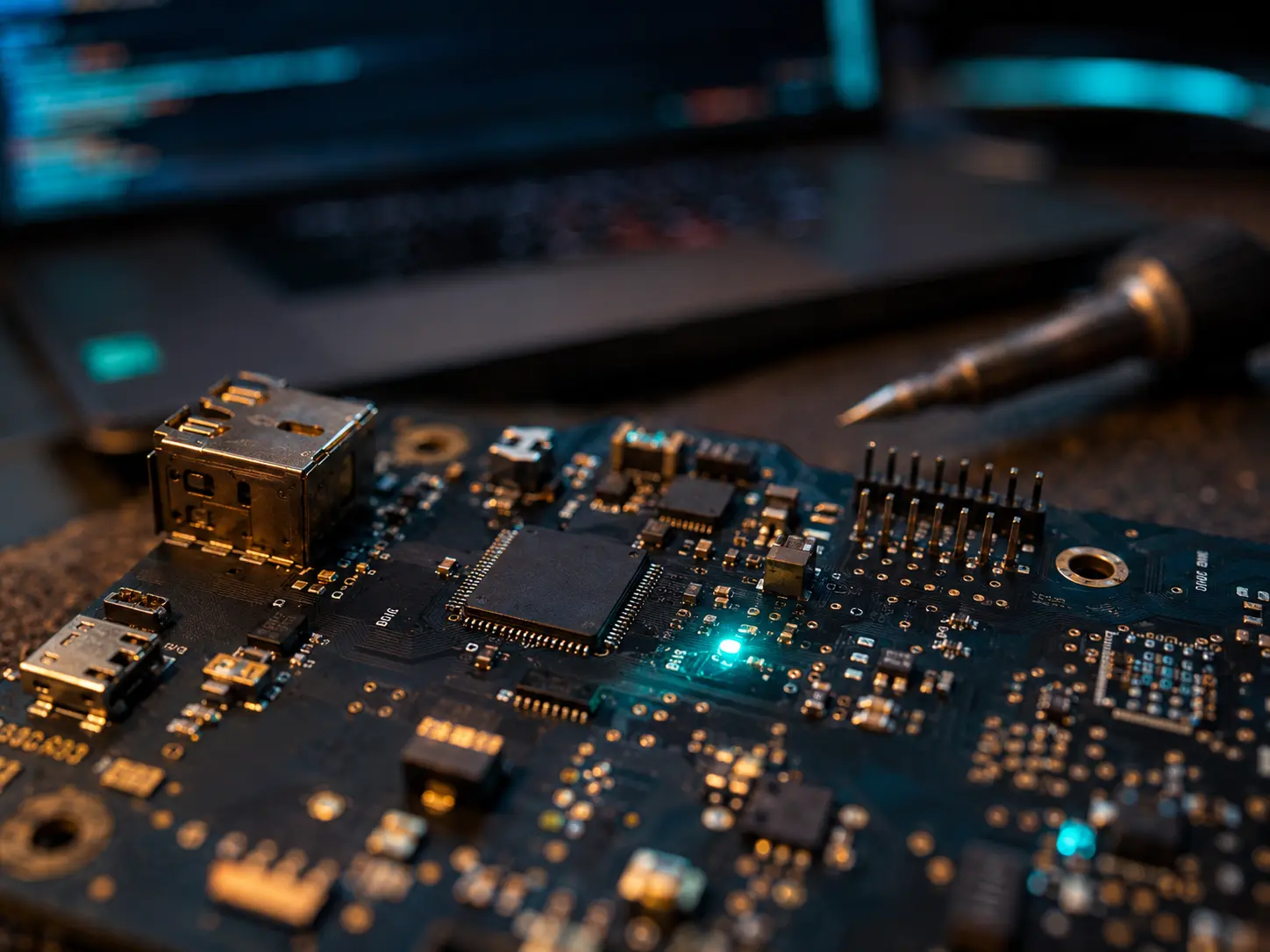 Desenvolvimento de hardware e IoT pela Nucleus.eti